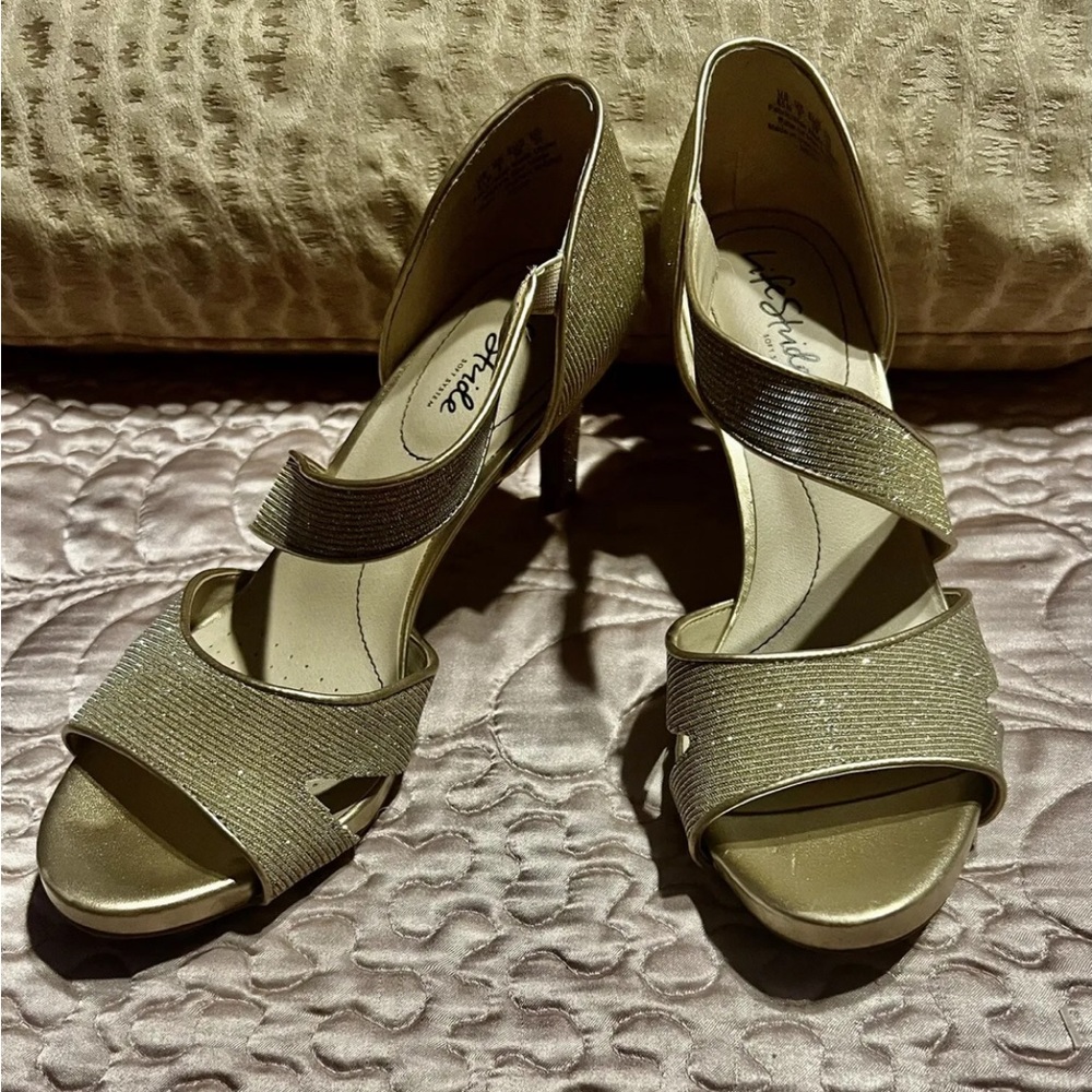 Soft gold shimmer pumps